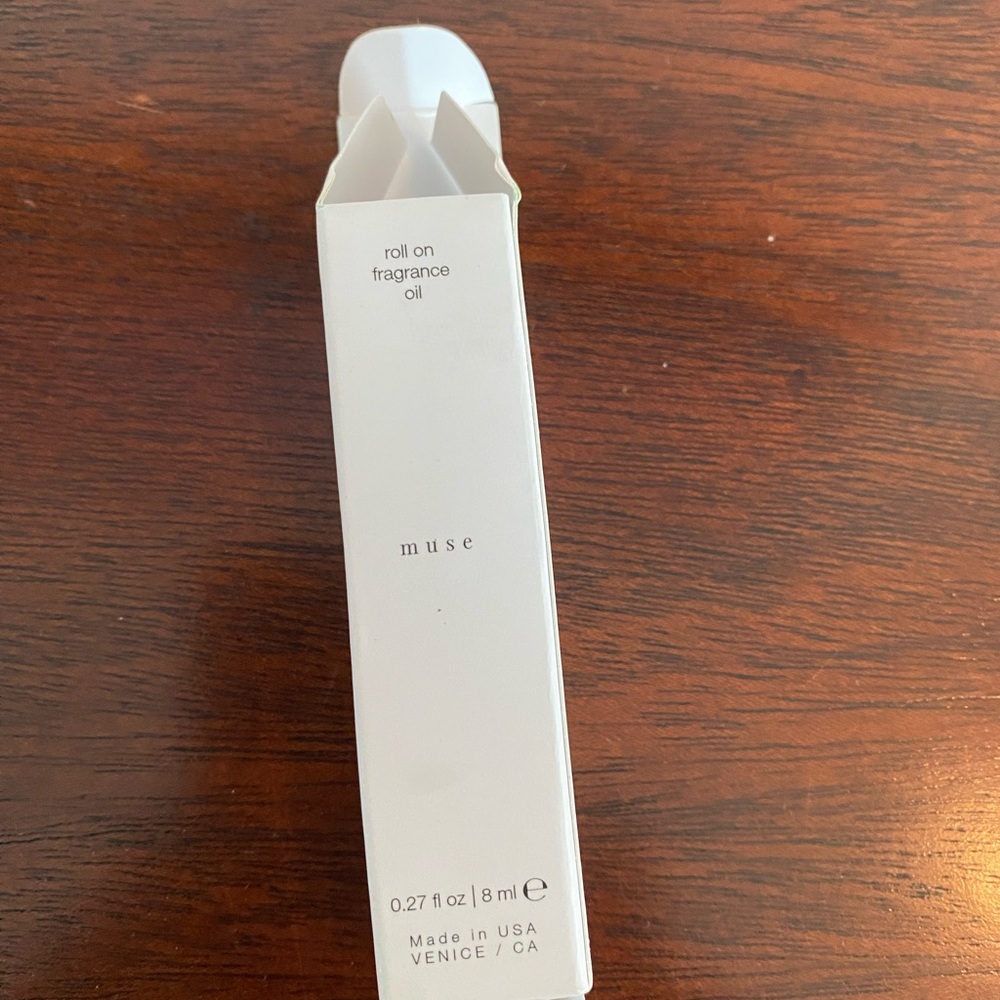 Riddle Oil Roll-On Fragrance with Black Cap - Picture 4 of 9